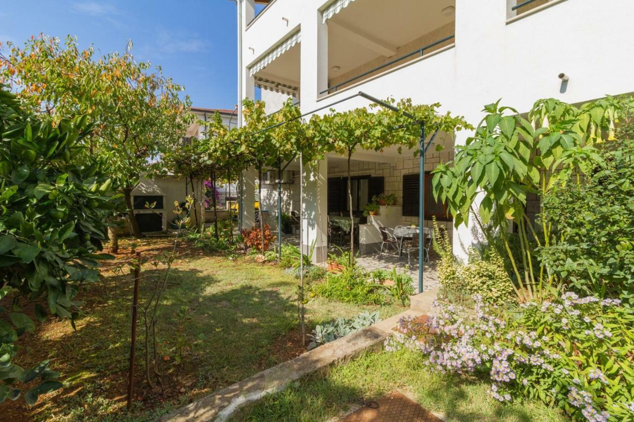 Apartments Perka Near Beach Pula Exterior photo