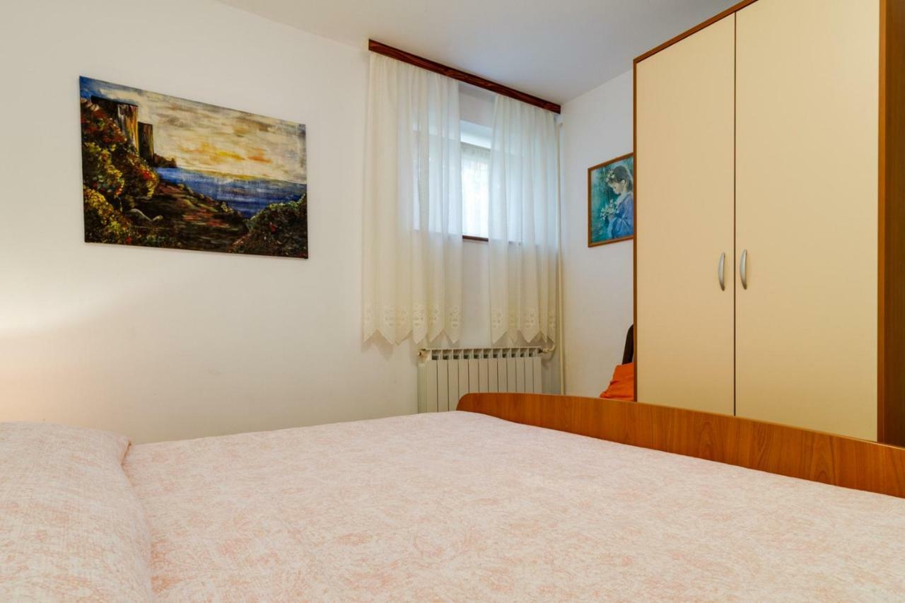 Apartments Perka Near Beach Pula Exterior photo